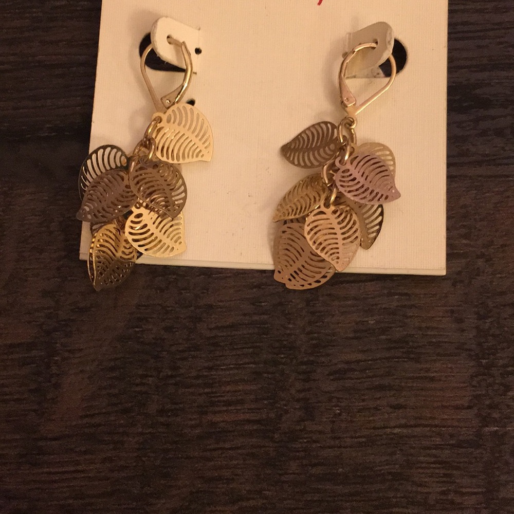 NEW Fashion Leaf Earrings